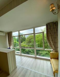 Gallery image of Downtown Studio - Ultra Central with Park View in Bucharest