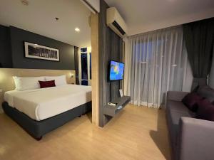 Postel nebo postele na pokoji v ubytování Arize Hotel Sukhumvit