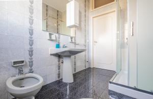 A bathroom at Villa Luritu Luxury Pool Tricase by HDSalento