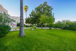 A garden outside Villa Luritu Luxury Pool Tricase by HDSalento