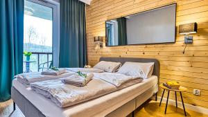 Ένα ή περισσότερα κρεβάτια σε δωμάτιο στο Apartamenty przy Gondoli - Źródlana 2 by Royal Aparts +105 φωτογραφίες