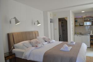 Postel nebo postele na pokoji v ubytování Apartmani Luan