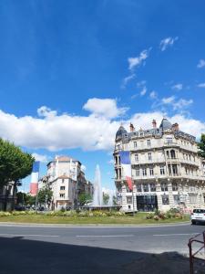 Fotografia z galérie ubytovania Studio A CÔTE DU MUSEE TAURIN ET A 2 MN DE LA CATHEDRALE v destinácii Béziers