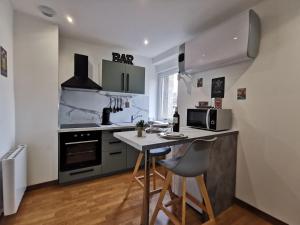 Dapur atau dapur kecil di Cosy room - centre ville - 2 pers
