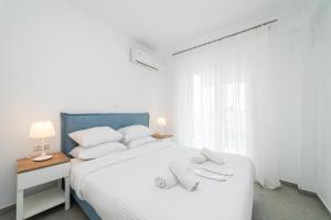 Postel nebo postele na pokoji v ubytování Nefeli & Nefeli Luxury Residential Complexes + 37 fotografií