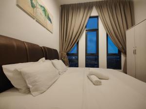 Postel nebo postele na pokoji v ubytování The Grand SS15 Sunway 4Pax 2BRs City View - Free WiFi, Infinity Pool & Gym + 20 fotografií
