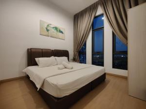 Postel nebo postele na pokoji v ubytování The Grand SS15 Sunway 4Pax 2BRs City View - Free WiFi, Infinity Pool & Gym