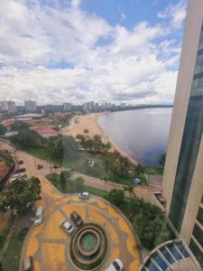 a view of a beach from a building at Tropical Executive Flat Vista Incrível para a Orla in Manaus
