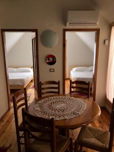 Postel nebo postele na pokoji v ubytování Red Goat Hostel