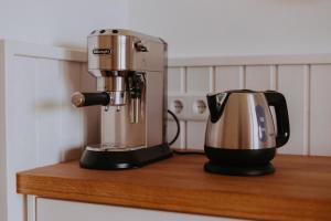 a mixer and a coffee maker sitting on a counter at B&B Rosenrot in Eichberg