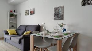 a living room with a table and a couch at CALA ALTA sun&beach apartaments in Cala de Finestrat