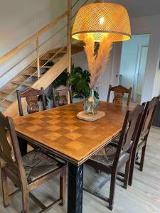 a dining room table with a checkered table and chairs at Gîte dans un hameau breton - 10 personnes 