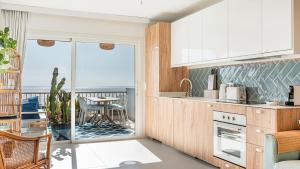 a kitchen with a view of the ocean at ZAMA Apartment in Acantilado de los Gigantes