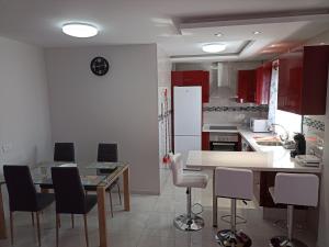 Kuchnia lub aneks kuchenny w obiekcie oasis en Tenerife 3