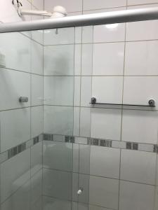 a shower with a glass door in a bathroom at Excelente casa 300m2 em Bairro Nobre perto de tudo in Natal
