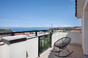 Balkón alebo terasa v ubytovaní Yiannis Suite with Sea View 10