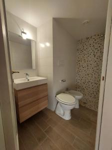 Ένα μπάνιο στο Cassia, Luminoso Open Space nel verde , Casa Dei Leoni +14 φωτογραφίες