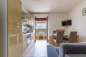 Køkken eller tekøkken på Appartamento Dafne B1 - MyHo Casa + 7 billeder