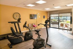 a gym with exercise bikes in a room at Résidence Services Seniors DOMITYS - LA BELLE EPOQUE in Dinard