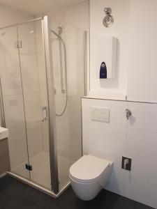 Phòng tắm tại Joanna Apartment- MA City 1
