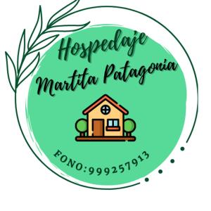 un logotipo para una organización hipotecaria con una casa en Hospedaje Martita Patagonia en Coihaique