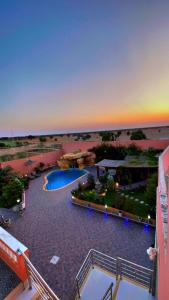 una vista aérea de un complejo con piscina en Riad dar salam, en Agadir