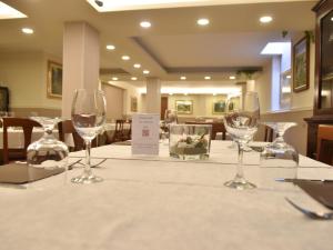 A restaurant or other place to eat at Hotel e Appartamenti La Solaria