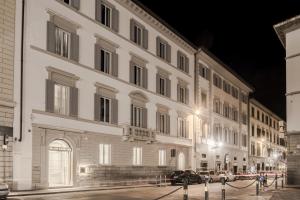 a large white building on a street at night at Palazzo Castri 1874 in Florence