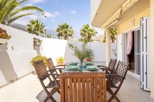 Balkón alebo terasa v ubytovaní Home2Book Comfy Apt Puertito de Güímar, Pool