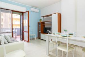 Køkken eller tekøkken på Appartamento Turchese - MyHo Casa