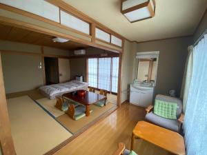 En eller flere senger på et rom på kinkaku Onsen 金閣莊 private onsen reservation for free