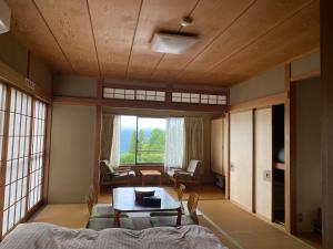 En eller flere senger på et rom på kinkaku Onsen 金閣莊 private onsen reservation for free