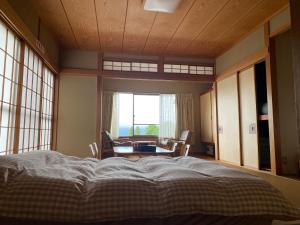 En eller flere senger på et rom på kinkaku Onsen 金閣莊 private onsen reservation for free