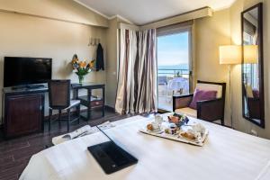 TV a/nebo společenská místnost v ubytování Hotel Sina Astor