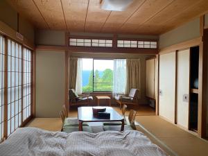 En eller flere senger på et rom på kinkaku Onsen 金閣莊 private onsen reservation for free