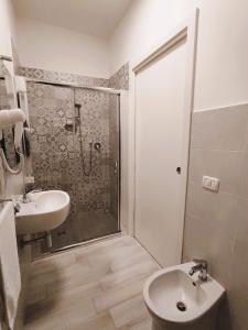 Koupelna v ubytování Hotel Gran San Bernardo - RICCIONE - FRONTE MARE CON CUCINA