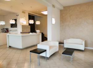 A seating area at Hotel Gran San Bernardo - RICCIONE - FRONTE MARE CON CUCINA