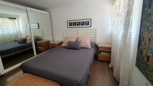Łóżko lub łóżka w pokoju w obiekcie Coqueto piso con Billar en Benalmadena Costa
