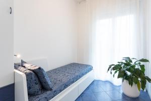 a bedroom with a bed and a potted plant at Casa Milano Marittima in centro tre locali con terrazzo in Milano Marittima