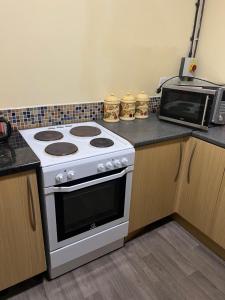 Η κουζίνα ή μικρή κουζίνα στο Llanfyllin Workhouse - Y Dolydd