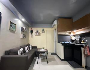 Kuchyň nebo kuchyňský kout v ubytování Antipolo Staycation & Transient Affordable Condo Unit By Myra