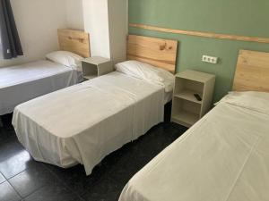 Postel nebo postele na pokoji v ubytování Malvarrosa Beach Rooms