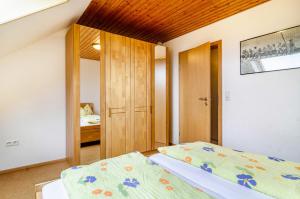a bedroom with two beds and a closet at Ferienwohnung am Birnbaum in Überlingen