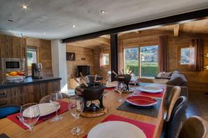a dining room with a table with wine glasses at chalet l'Orignal 145m2, 10pers, pied de piste,SPA in Notre-Dame-de-Bellecombe