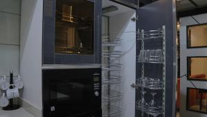 Morak homes - Smart luxury 4-bed with private swimming pool, PS5, snooker, mini gym in reserved secured estate 욕실