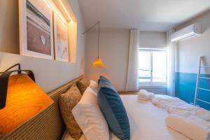Postel nebo postele na pokoji v ubytování BlueGreen Beach Apartment
