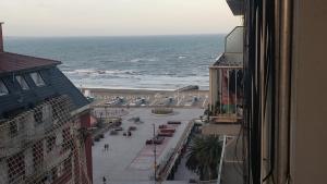 vistas al océano desde un edificio en Calido y comodo 2 amb y medio zona Torreon en Mar del Plata