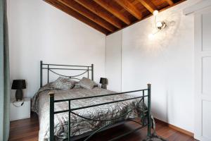 a bedroom with a bed and a wooden ceiling at Paradise House Furnas in Furnas