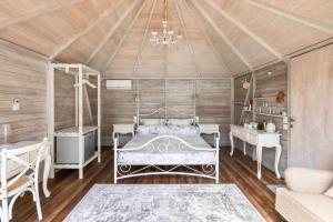 Ένα ή περισσότερα κρεβάτια σε δωμάτιο στο Bali WOW! Bungalows, Nusa Dua Benoa +103 φωτογραφίες