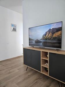 a living room with a flat screen tv on a entertainment center at Casa Marina in Ortona